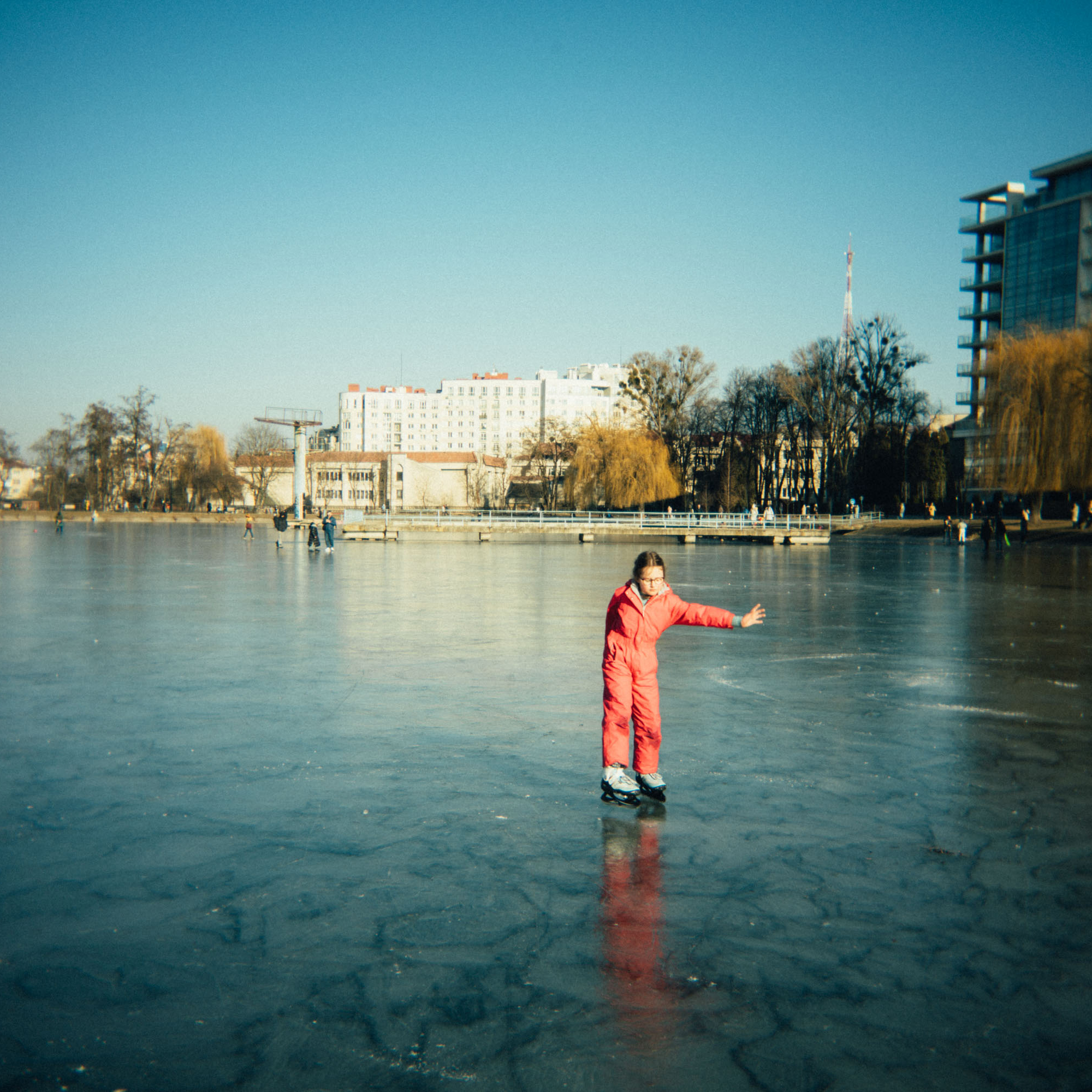 Обʼєктив Reskina Basic 28mm f/11 FE